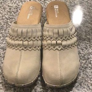 WHITE MOUNTAIN Studded SUEDE  Tan Clogs
